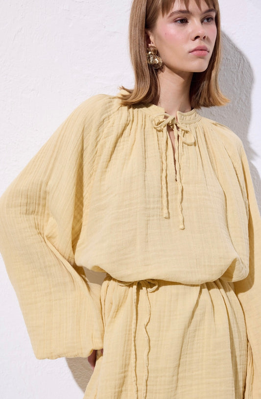 MANUKA - Musselin Bluse mit Bindegürtel Gelb