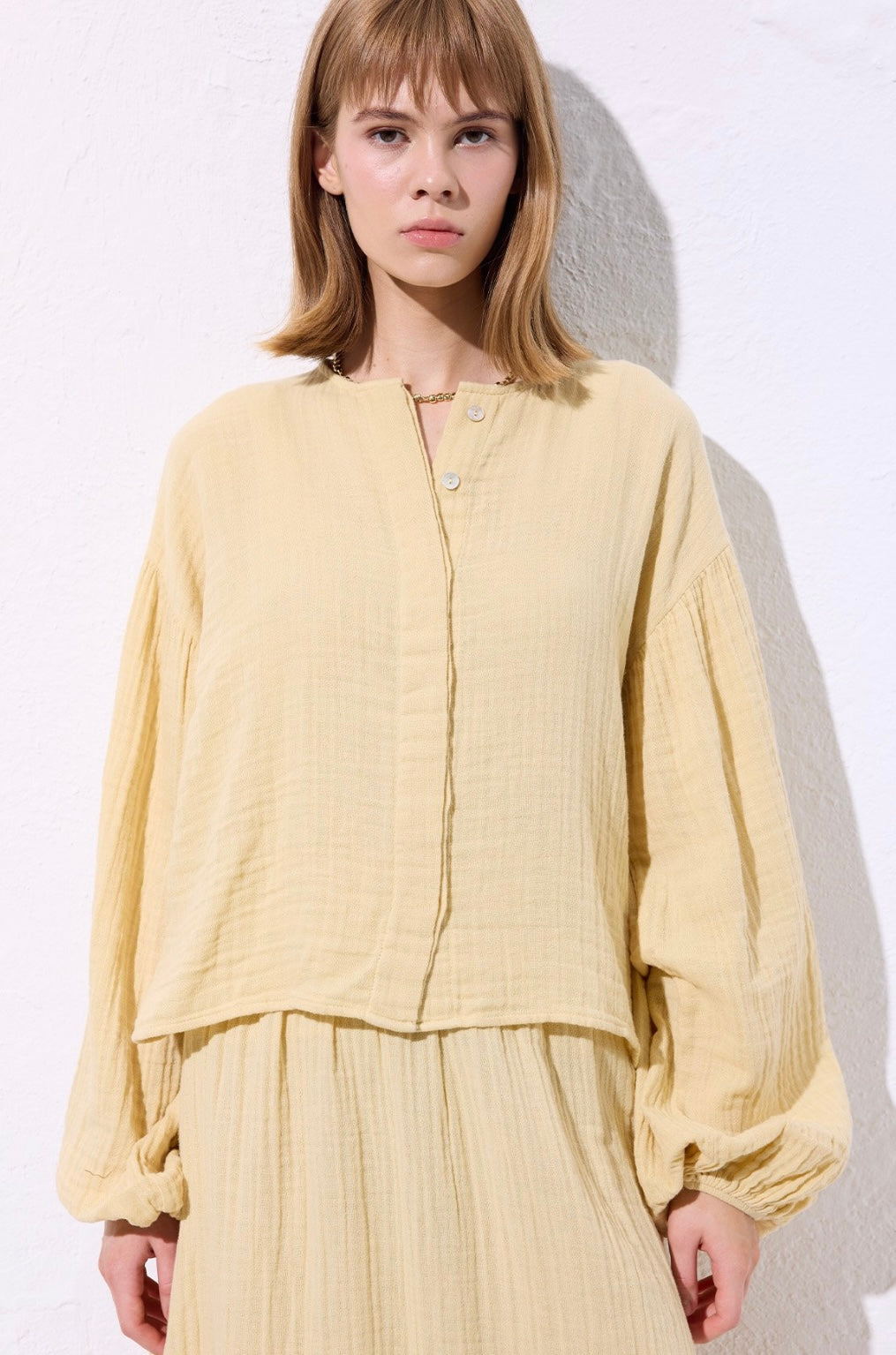 MANUKA - Musselin Crop Bluse Gelb