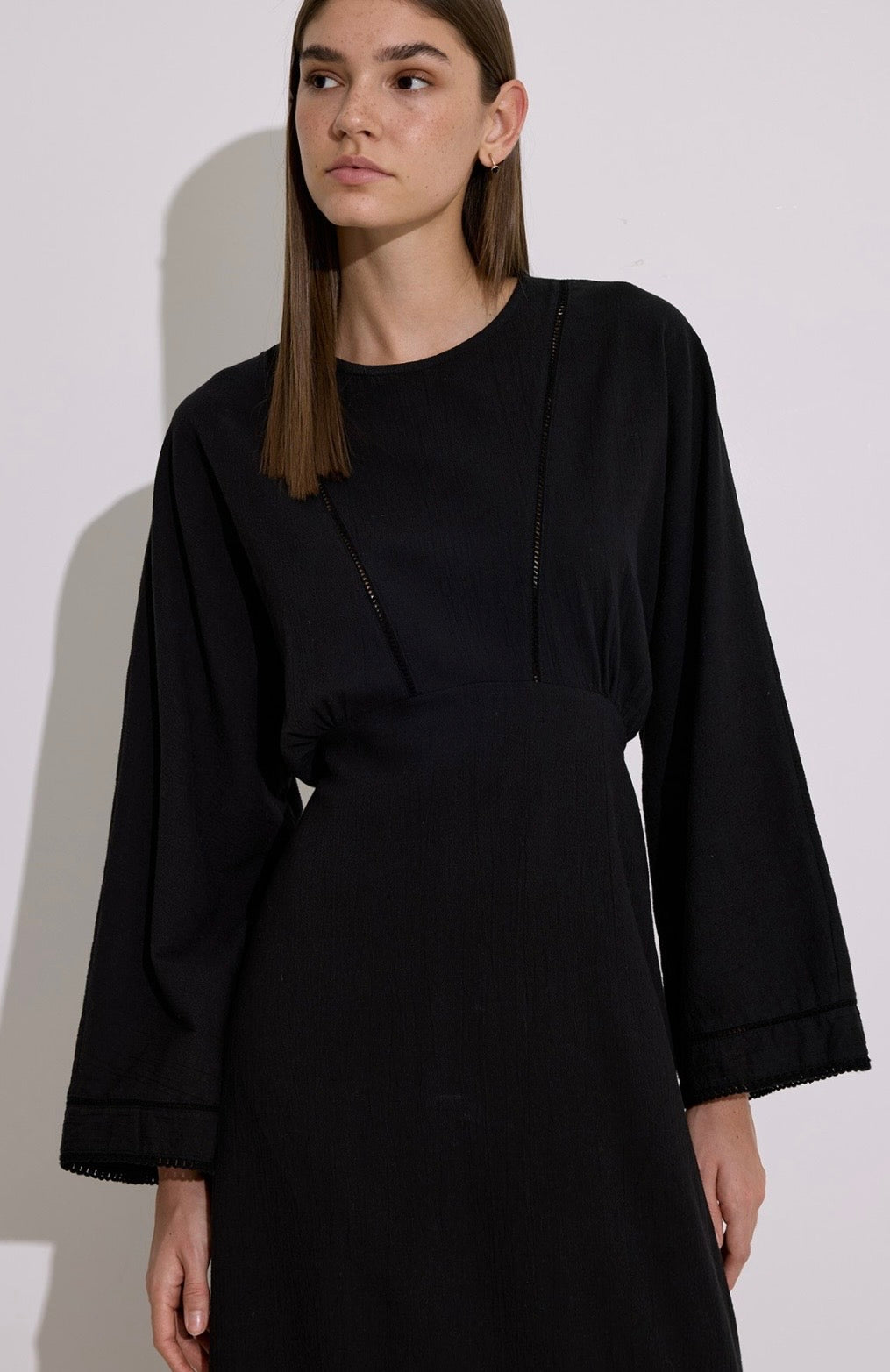 MANUKA - Kleid mit Schnürung am Rücken Schwarz