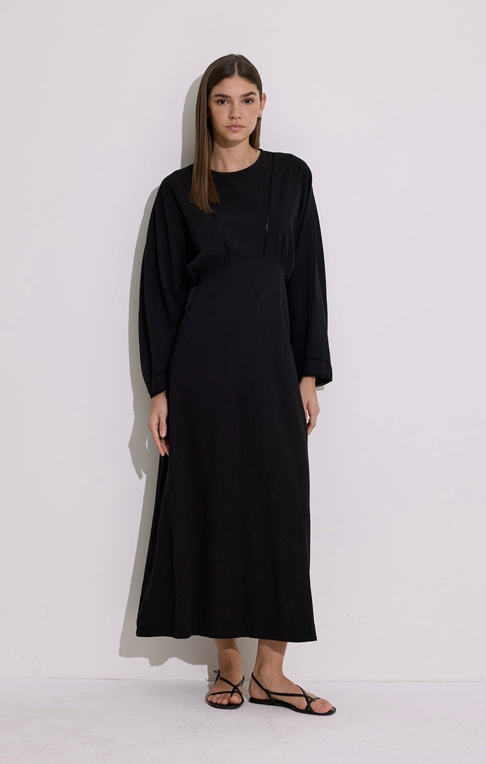 MANUKA - Kleid mit Schnürung am Rücken Schwarz