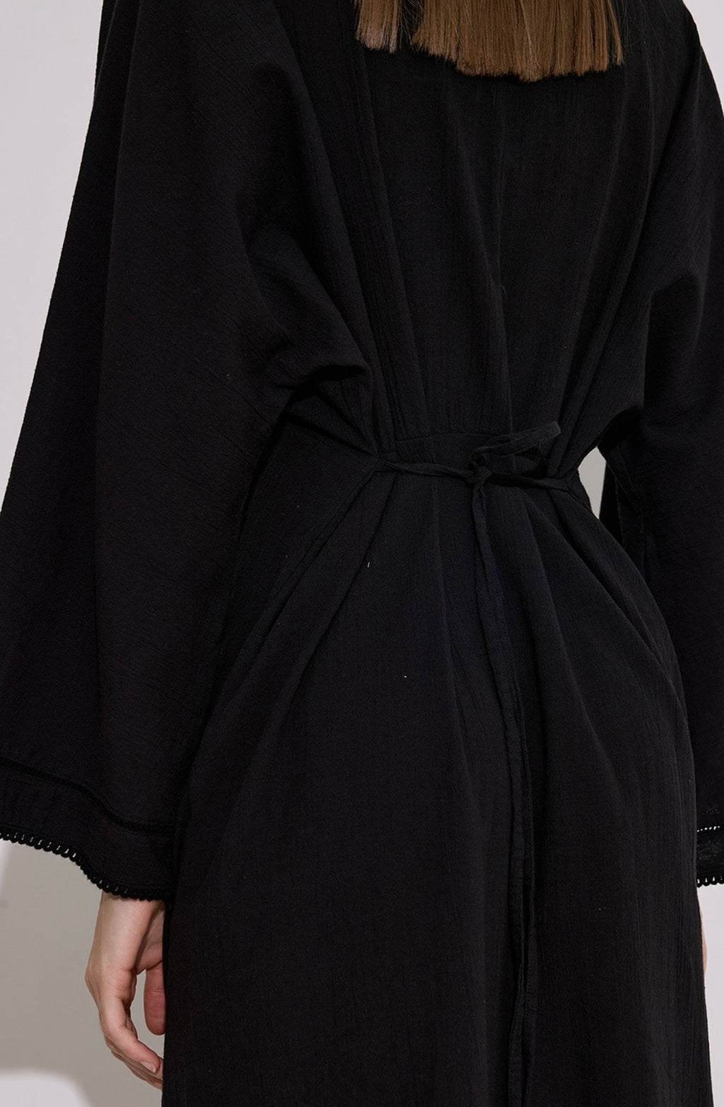 MANUKA - Kleid mit Schnürung am Rücken Schwarz