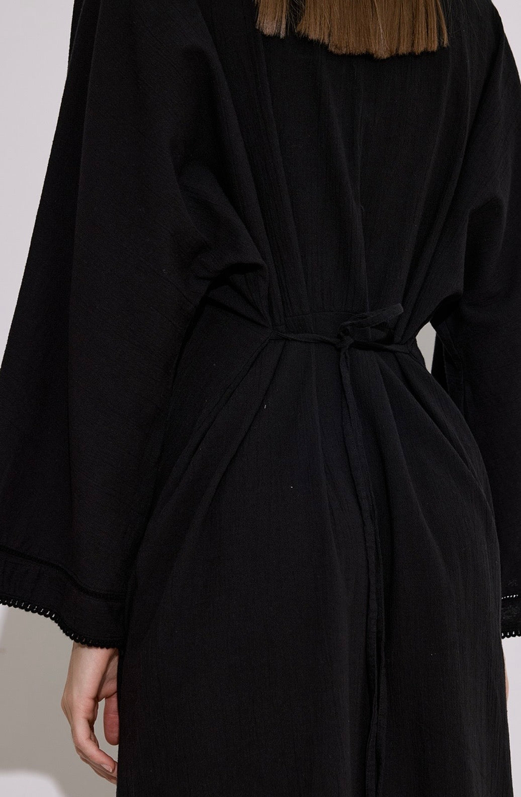 MANUKA - Kleid mit Schnürung am Rücken Schwarz