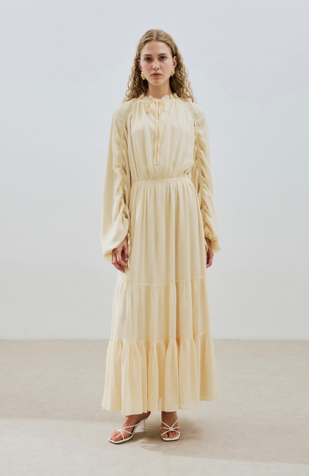 MANUKA - gerafftes Chiffonkleid Softgelb