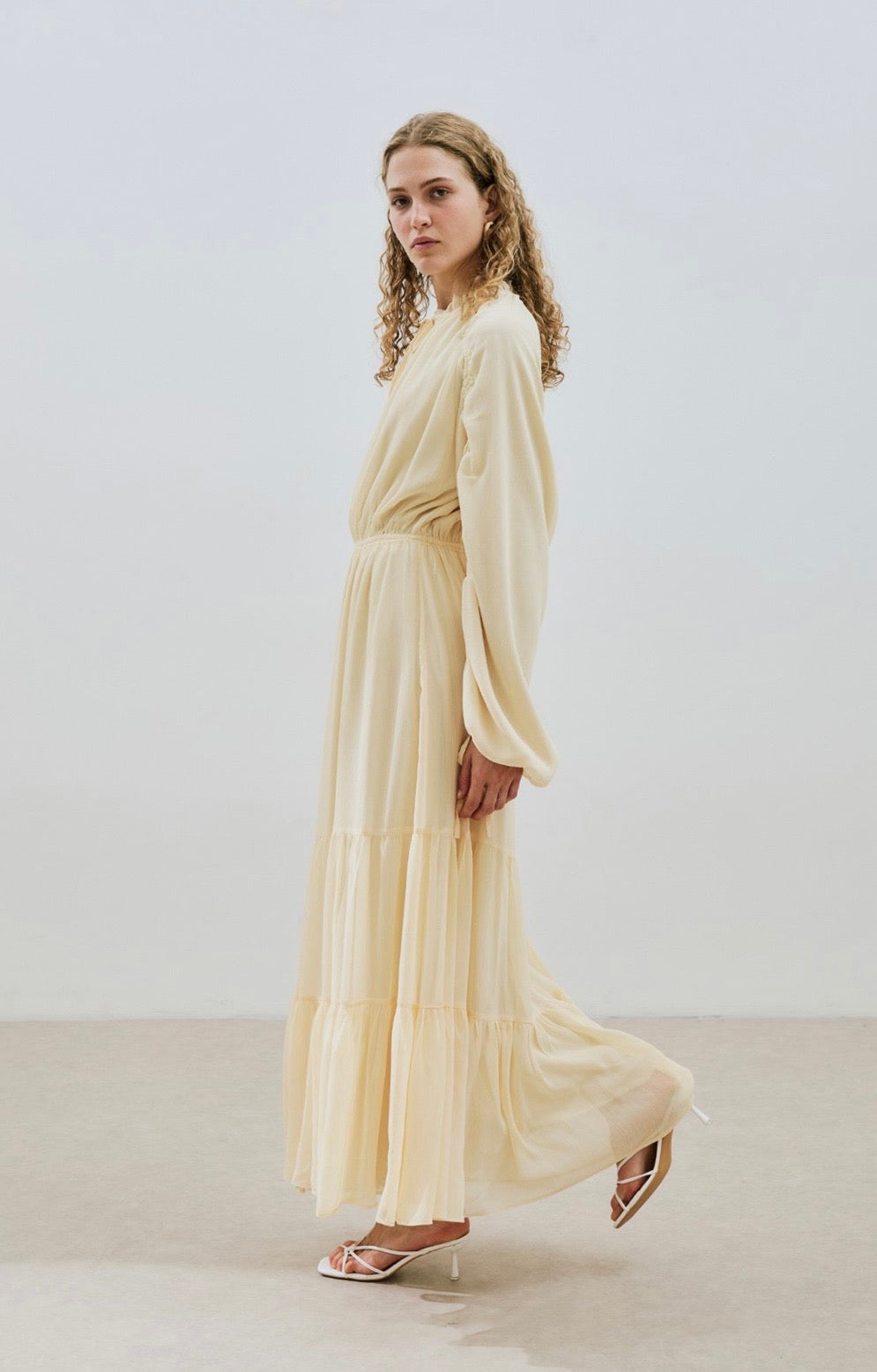 MANUKA - gerafftes Chiffonkleid Softgelb