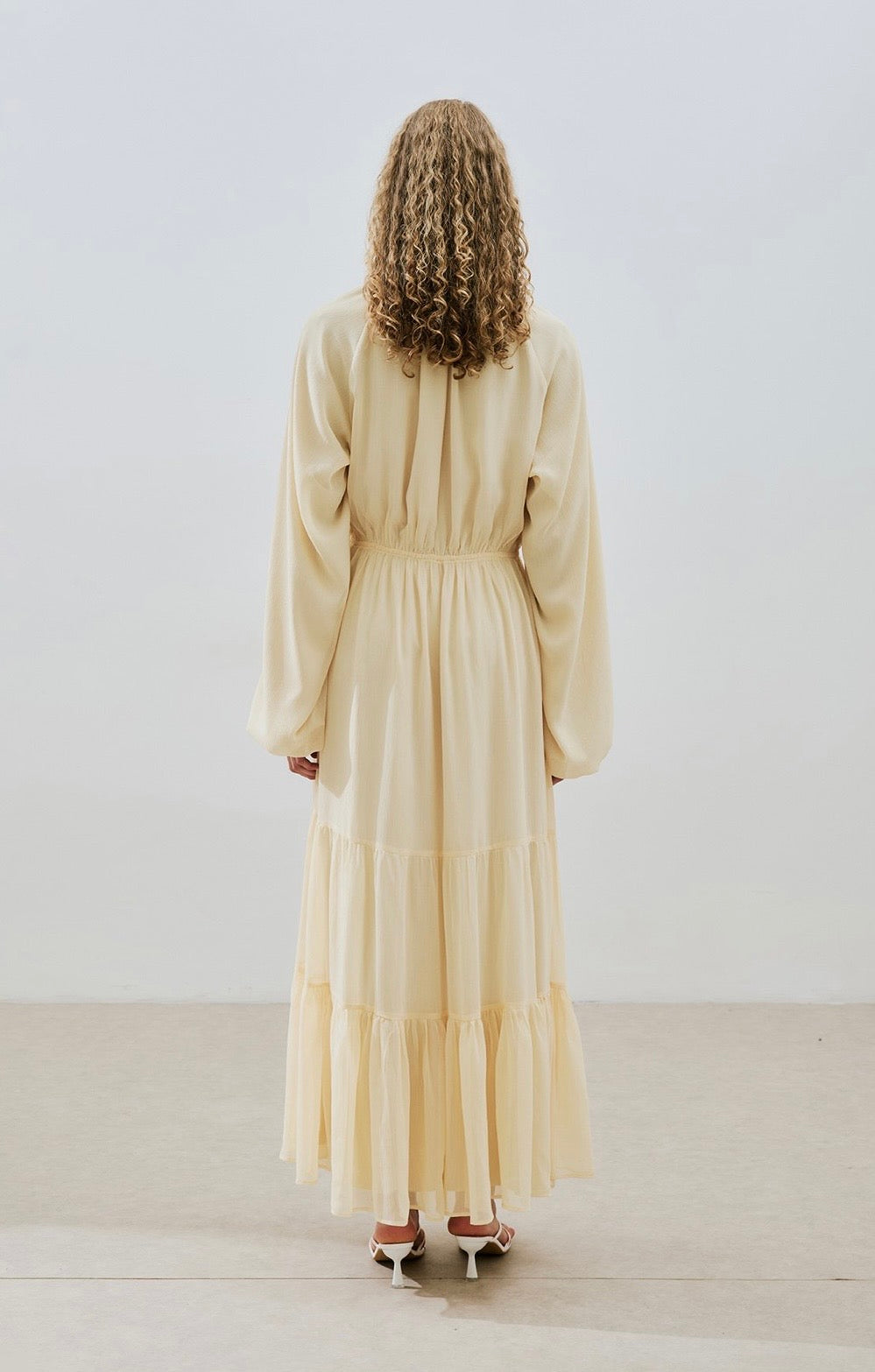 MANUKA - gerafftes Chiffonkleid Softgelb