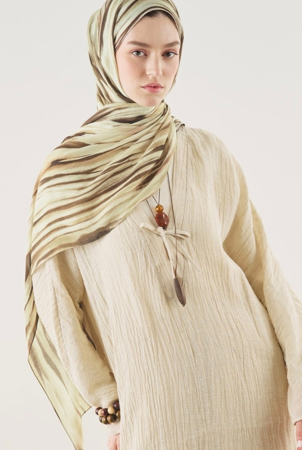 FRESH SCARFS - Dark Batik Soft-Viskose Hijab
