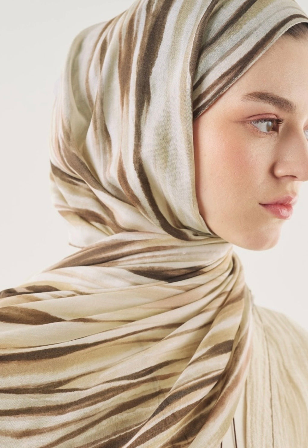 FRESH SCARFS - Dark Batik Soft-Viskose Hijab