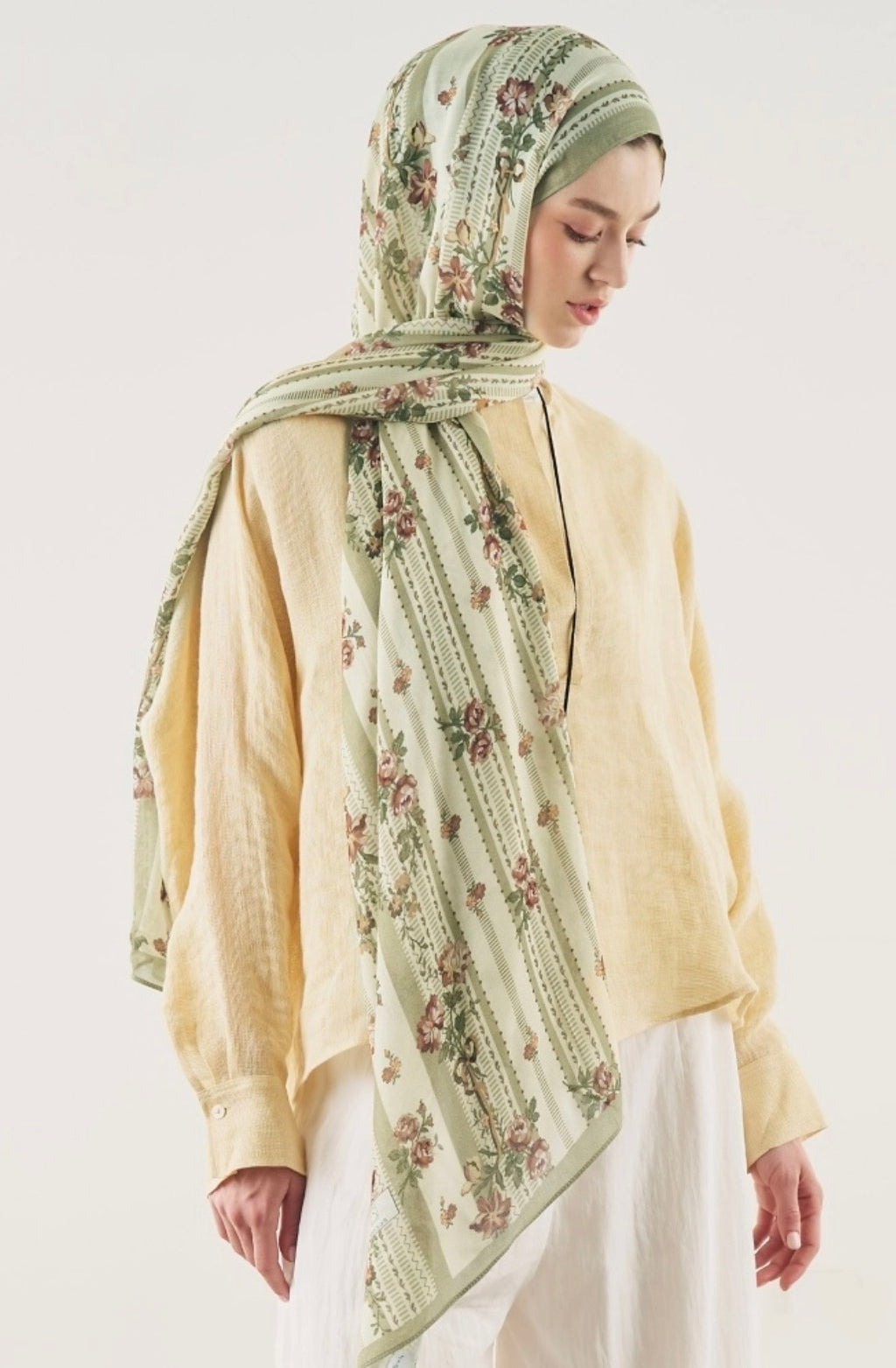 FRESH SCARFS - Floral Touch Soft-Viskose Hijab