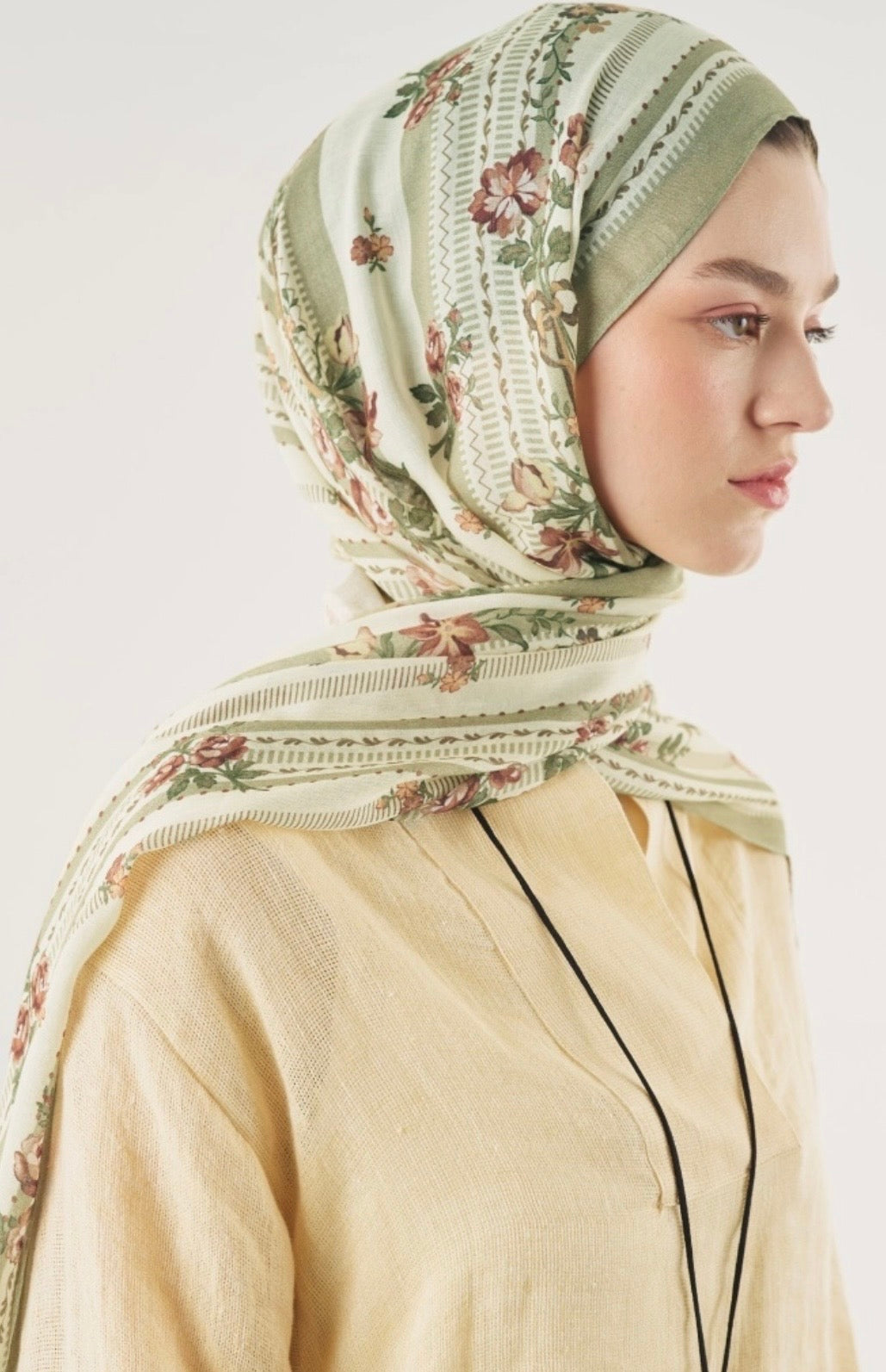 FRESH SCARFS - Floral Touch Soft-Viskose Hijab