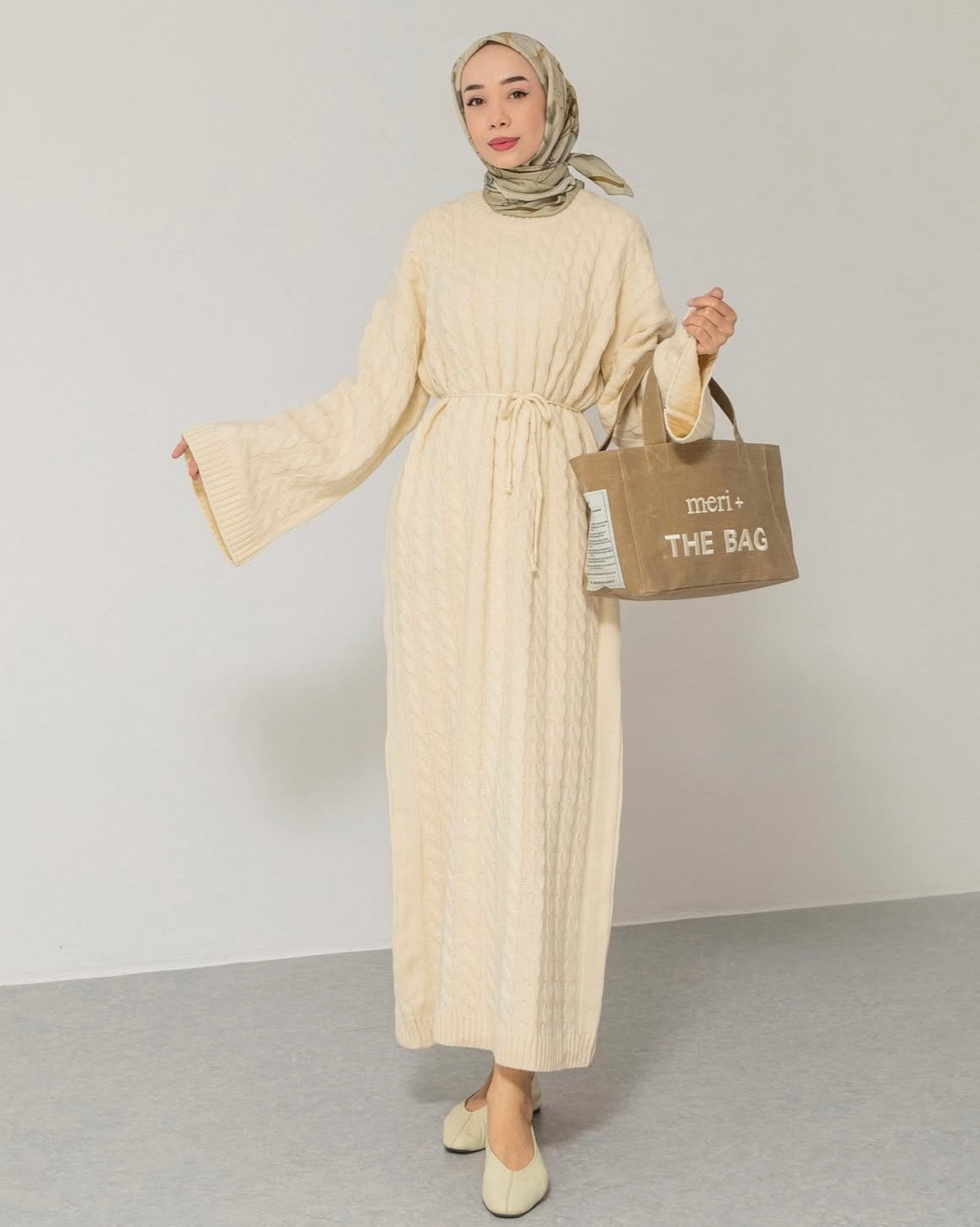 Strickkleid mit Zopfmuster - Beige