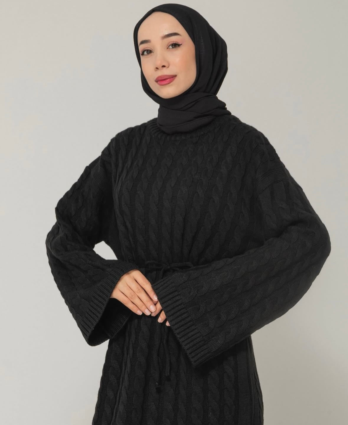 Strickkleid mit Zopfmuster - Schwarz