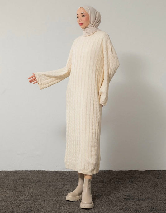 Strickkleid mit Zopfmuster - Beige