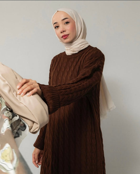 Strickkleid mit Zopfmuster - Braun