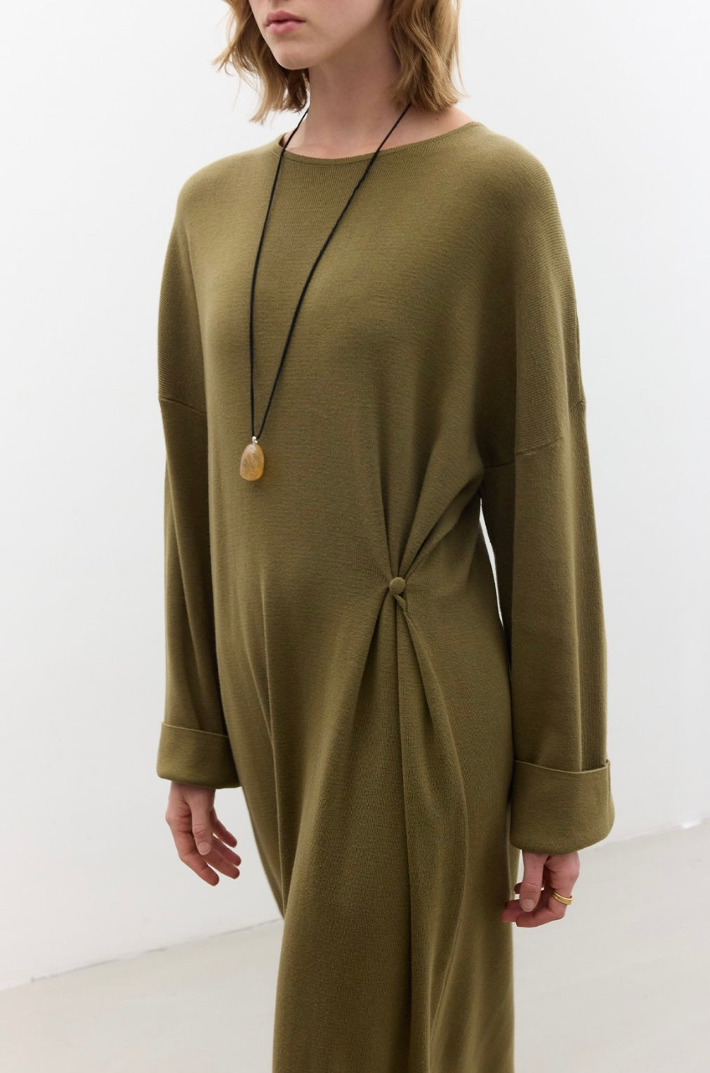 MANUKA - Strickkleid mit Knopfdetail Grün