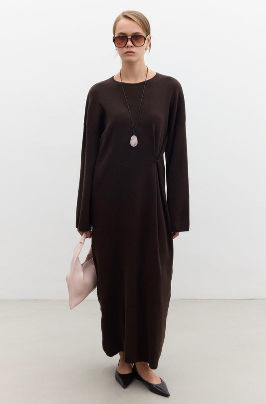 MANUKA - Strickkleid mit Knopfdetail Braun